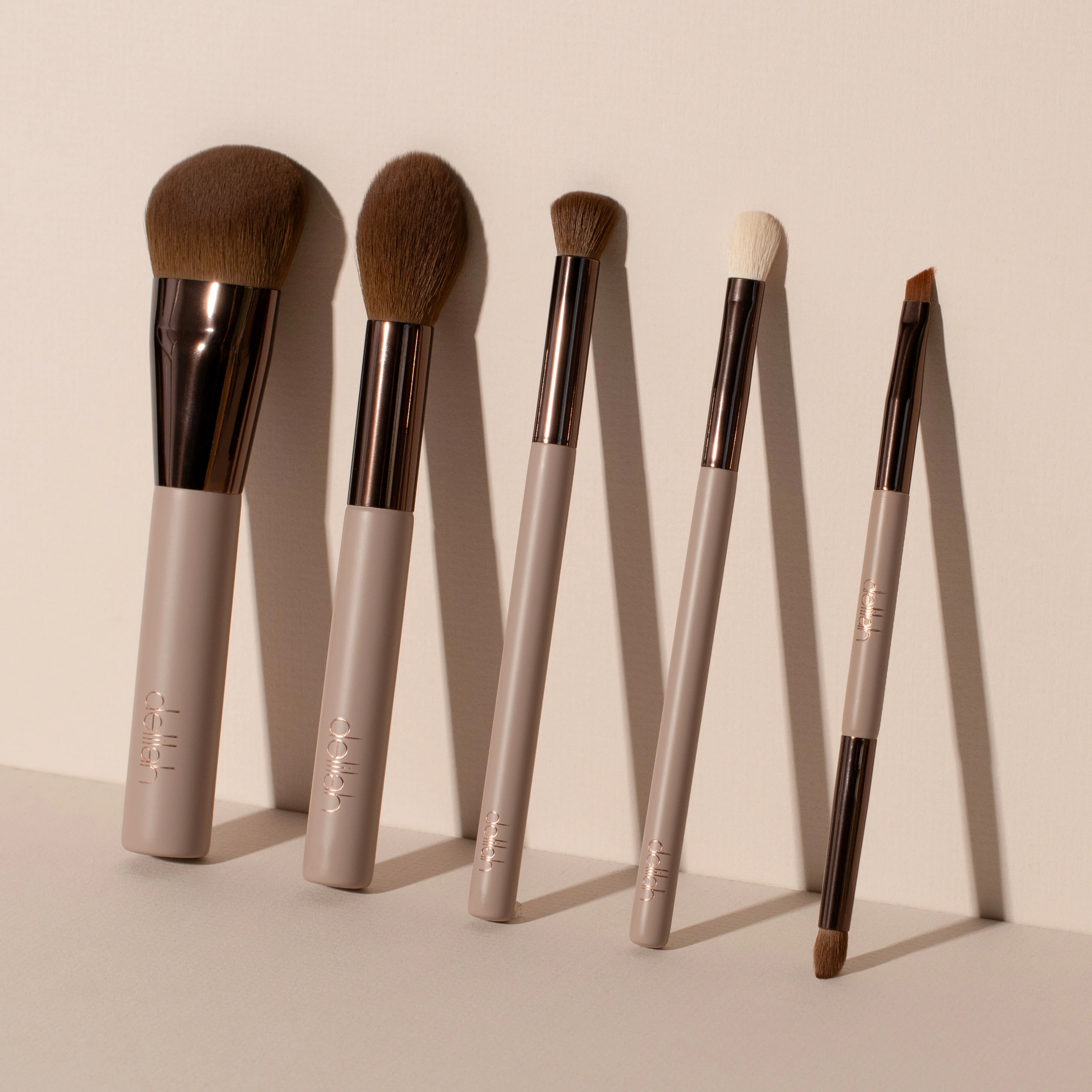 Eyeshadow Brush - Image 3